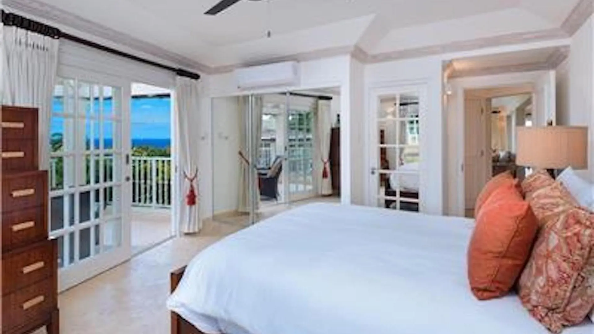 Royal Apartments 4 Bedrooms Communal Pool Saint James Barbados