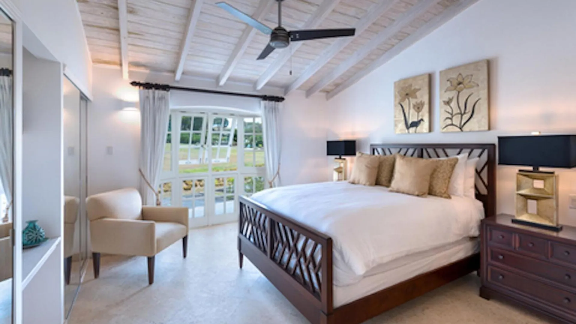 Royal Apartments 4 Bedrooms Communal Pool Saint James