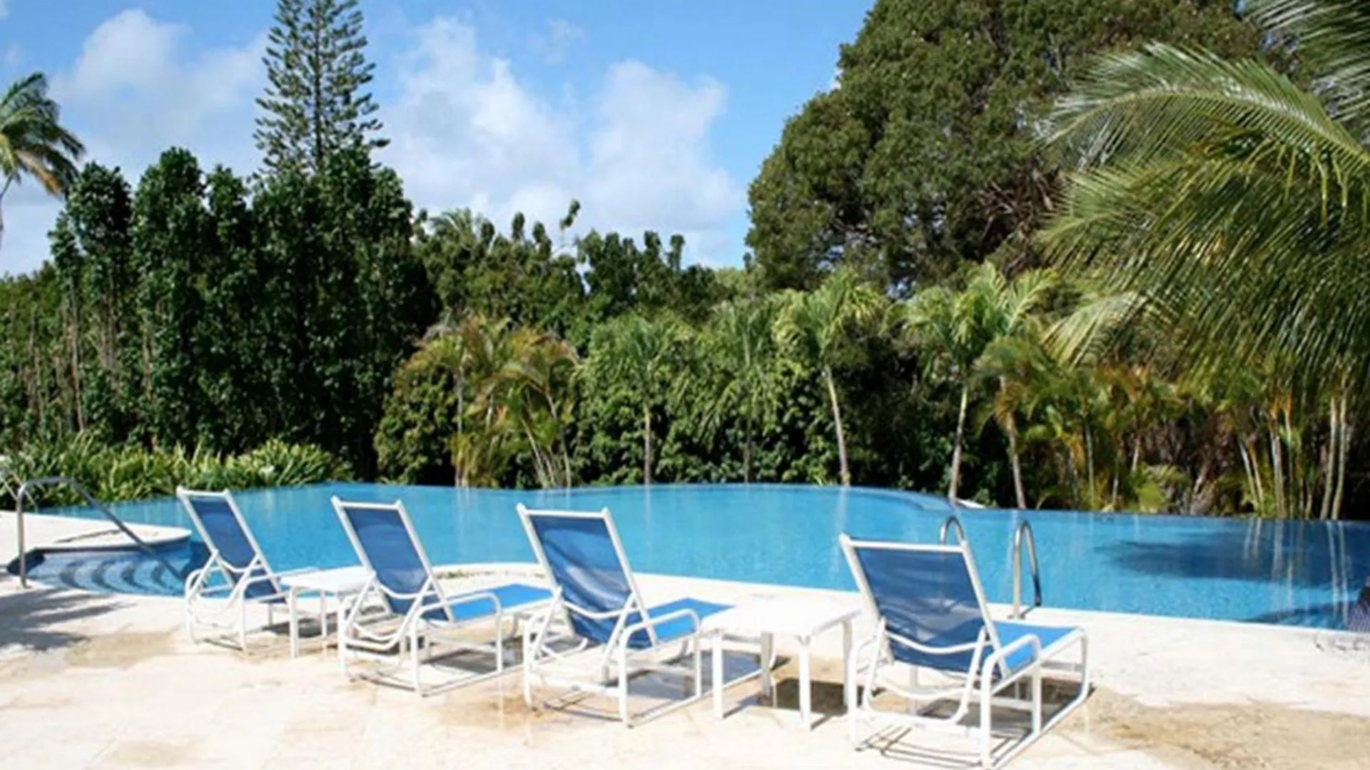 Royal Apartments 4 Bedrooms Communal Pool Saint James