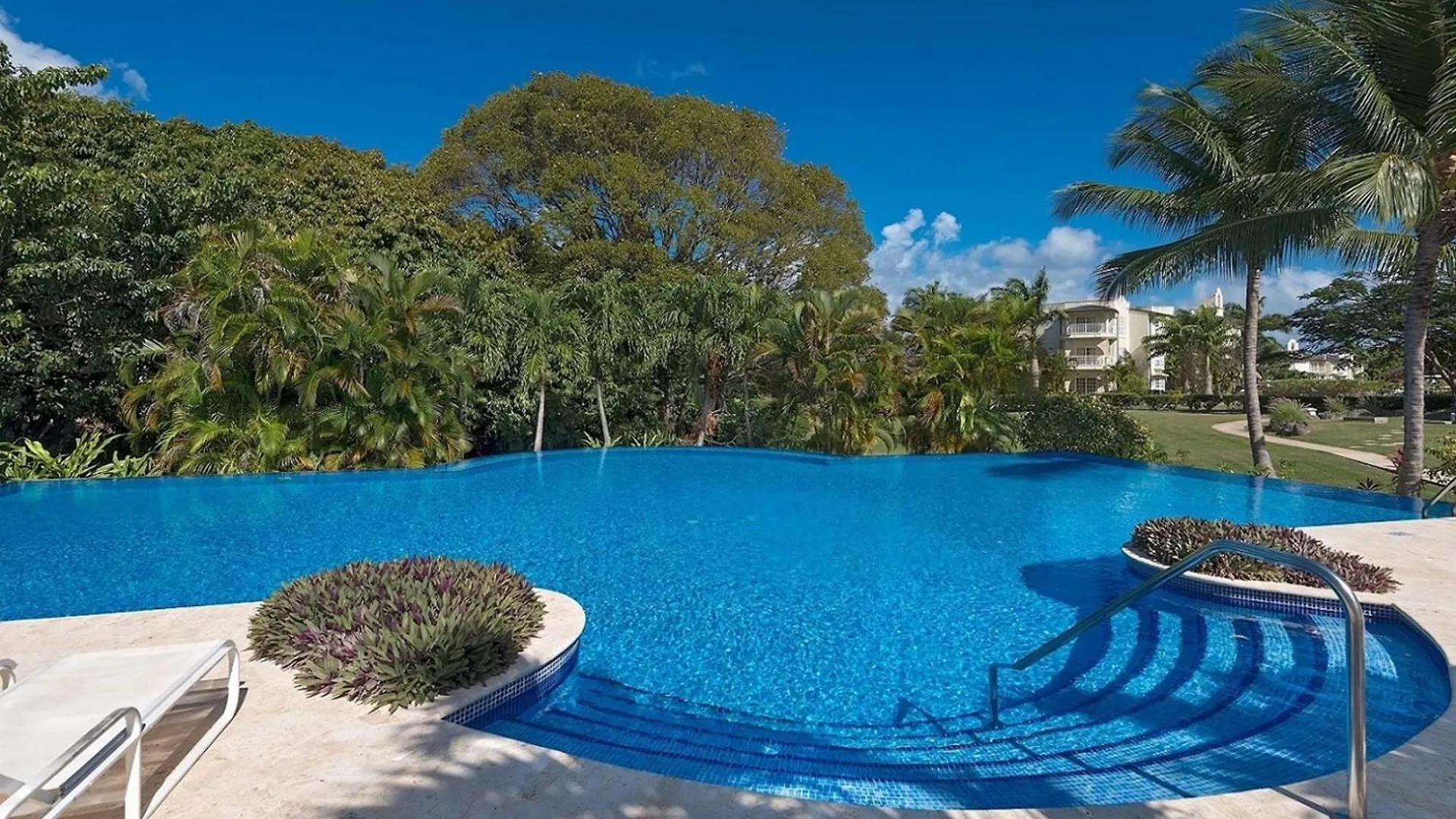 Royal Apartments 4 Bedrooms Communal Pool Saint James