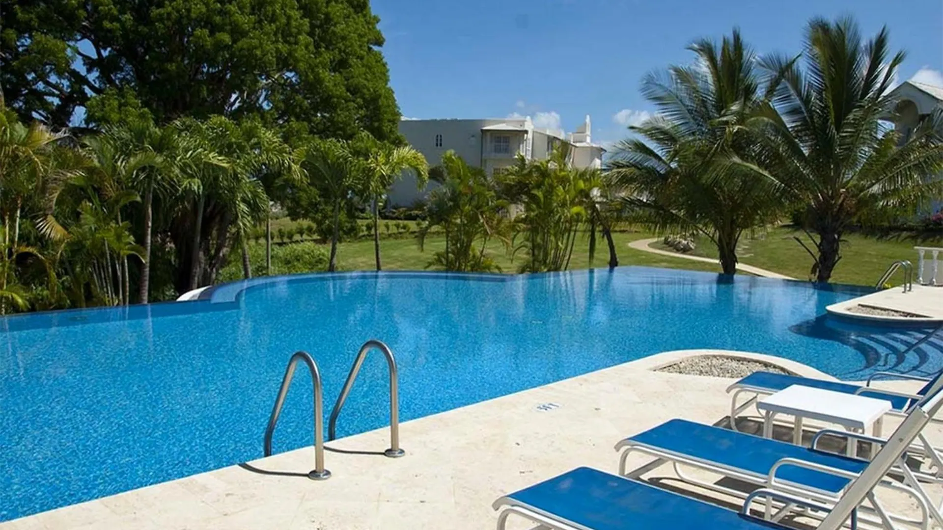 Royal Apartments 4 Bedrooms Communal Pool Saint James
